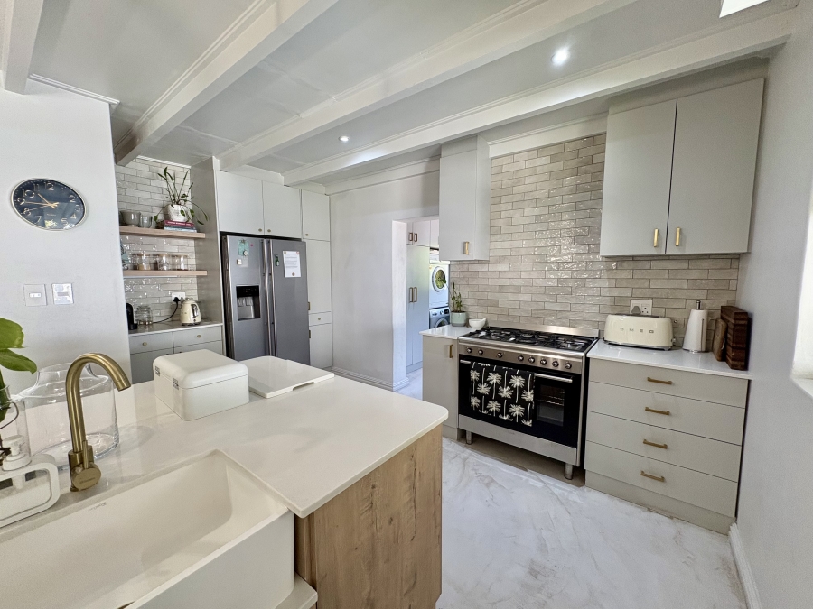 4 Bedroom Property for Sale in Hoog En Droog Western Cape